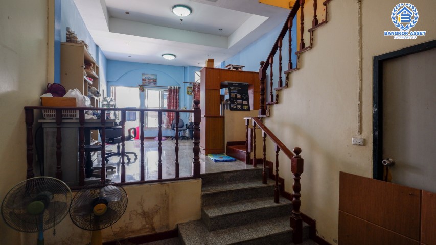 *****ทาวน์เฮ้าส์มือสองย่านนนทบุรี ม.จิตรณรงค์6 บางกรวย-จงถนอม เนื้อที่ 17 ตร.ว. ฟังก์ชัน 2 ห้องนอน 2 ห้องน้ำ แถมฟรี! 2 เครื่องปรับอากาศ บนทำเลคุณภาพ ใกล้วงเวียนพระราม5, เซ็นทรัลปิ่นเกล้า และทางด่วน "ศรีรัช" ราคาสุดคุ้ม!